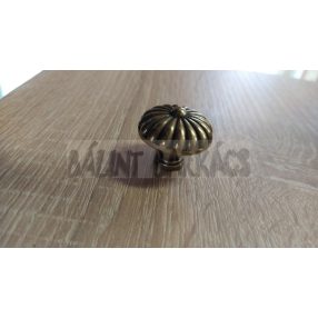 4008 Antik gomb